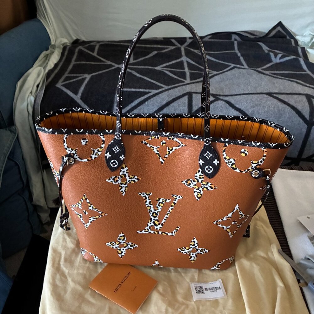 Louis Vuitton Neverfull MM Tote in Jungle Print - Picture 2 of 16